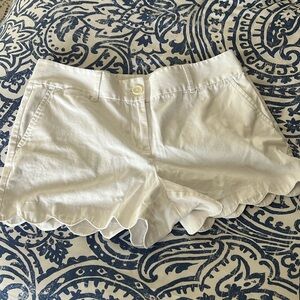 Ann Taylor Loft size 10 scalloped edge white shorts!